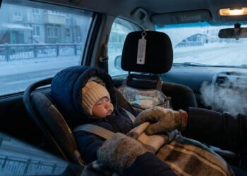 Como famílias em Yakutsk cuidam de recém nascido em inverno de menos 40 graus e ar extremamente seco