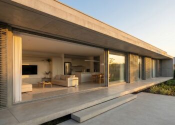 Com soluções inteligentes e estilo discreto, essa casa pequena transforma pouco espaço em muito conforto