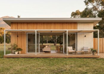 Uma casa de campo pequena e moderna mostra como 80 metro quadrados podem oferecer aconchego e praticidade