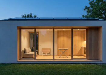 Com 52 metros quadrados bem planejados, essa casa pequena moderna valoriza integração e economia de recursos