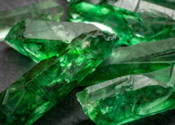 Da mina à vitrine: o caminho que transforma algumas esmeraldas em pequenas fortunas discretas