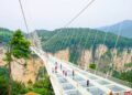 Com 430 metros de extensão e piso de vidro, essa ponte desafia o medo e encanta com sua vista surreal