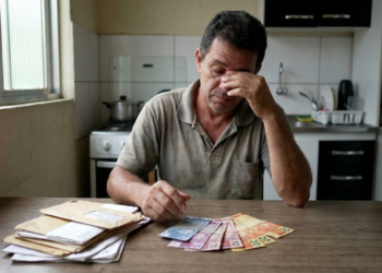 Muitos acreditam que o débito simplesmente desaparece após o prazo de cinco anos mas a realidade financeira guarda detalhes pouco falados