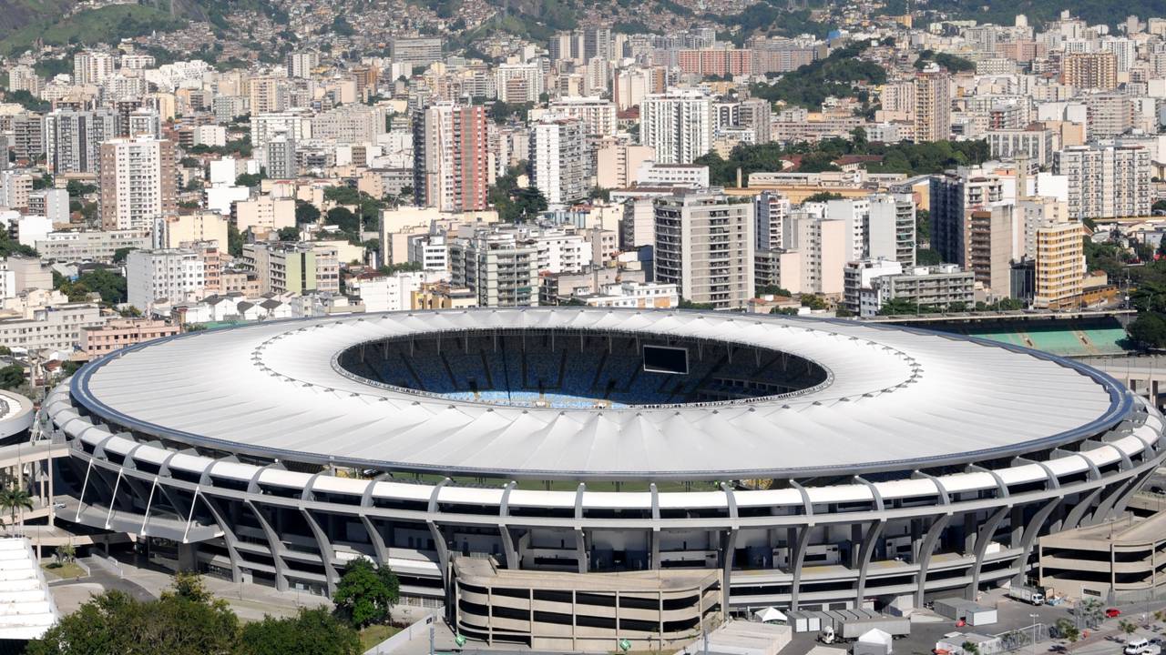 Com capacidade para cerca de 78 mil pessoas, esse estádio reúne história, grandes finais e torcidas no coração do Rio