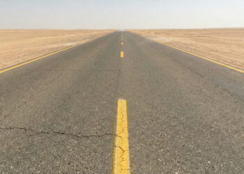 Estrada destaca-se como a reta mais longa do planeta com 240 km sem curvas (imagem ilustrativa)