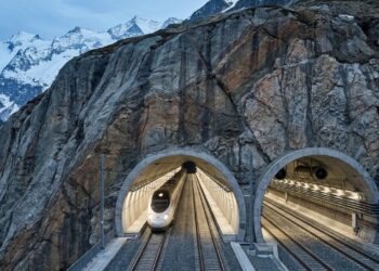O túnel ferroviário mais longo do mundo liga norte e sul da Europa por baixo dos Alpes