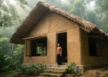 O projeto mostra como técnicas manuais e materiais locais podem construir uma casa na selva com beleza, resistência e total integração à paisagem