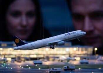 A Miniatur Wunderland, localizada em Hamburgo, na Alemanha, redefine o conceito de perfeição técnica ao criar um universo inteiro em escala reduzida