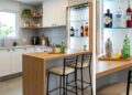 Aprenda como construir um bar em cozinhas pequenas sem perder a circulação e espaço do ambiente