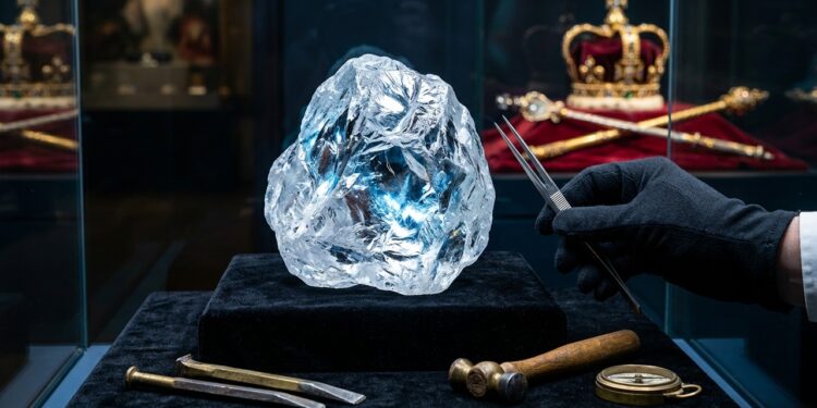 Esqueça as gemas comuns, pois este cristal de 3.106 quilates é o maior já encontrado, sendo a joia máxima da coroa britânica