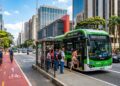 O ônibus 100 por cento elétrico BYD D9W consegue rodar 250 quilômetros diários com zero emissão de fumaça nas capitais brasileiras