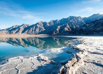 Lago perdido que secou há centenas de milhares de anos ressurge de forma impressionante em pleno deserto
