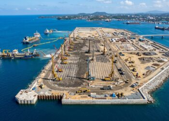 Eles investiram US$ 14 bilhões na ilha de Andaman para criar solo firme com drenos verticais, pois buscam evitar o fracasso de projetos anteriores