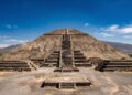 Com seus 65 metros de altura e 248 degraus de pedra, a pirâmide de 200 d.C. tornou-se o maior monumento de Teotihuacan e um mistério do México