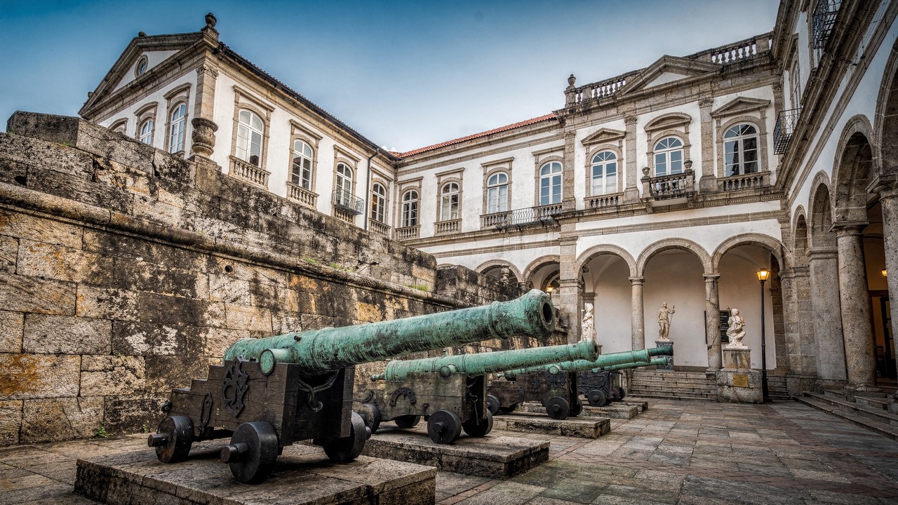 Com seus 20 mil metros quadrados de área e datado de 1603, o museu no centro do Rio tornou-se o maior guardião da história e da cultura do Brasil
