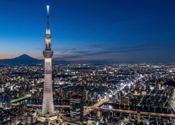 Com 634 metros de altura e tecnologia antissísmica, a torre de 2012 em Tóquio tornou-se a estrutura autoportante mais alta e tecnológica do mundo