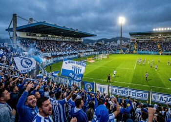 Com capacidade para 17.800 pessoas e localizado próximo ao aeroporto, o estádio de 1983 tornou-se o principal caldeirão do Avaí em Florianópolis