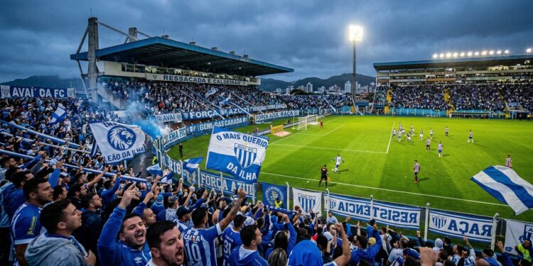 Com capacidade para 17.800 pessoas e localizado próximo ao aeroporto, o estádio de 1983 tornou-se o principal caldeirão do Avaí em Florianópolis