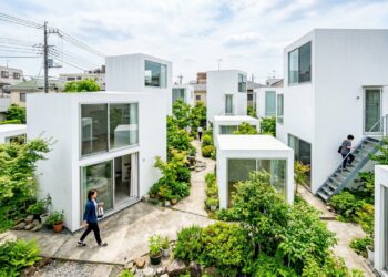 Construção em Tóquio rompe os padrões da engenharia civil tradicional e transforma terreno de 290 metros quadrados em 10 casas independentes sem usar muros altos