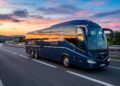 Com poltronas de couro que reclinam 180 graus, o luxuoso ônibus Irizar i8 esconde um detalhe na primeira fila que transforma viagens de 10 horas em um hotel 5 estrelas