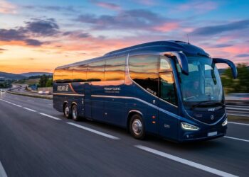 Com poltronas de couro que reclinam 180 graus, o luxuoso ônibus Irizar i8 esconde um detalhe na primeira fila que transforma viagens de 10 horas em um hotel 5 estrelas
