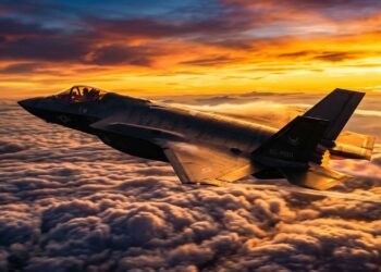 O caça furtivo tão avançado e secreto que a sua exportação foi totalmente proibida por lei federal