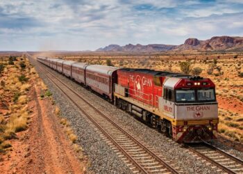 Esse trem atravessa a Austrália inteira por três dias seguidos passando por desertos quase sem vida