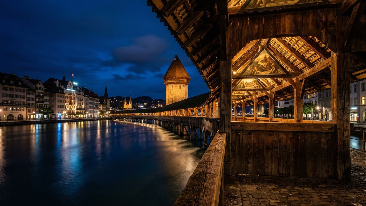Com seus 204 metros de extensão e arquitetura de madeira de 1333, a ponte de Lucerna tornou-se a mais antiga da Europa e um símbolo da Suíça