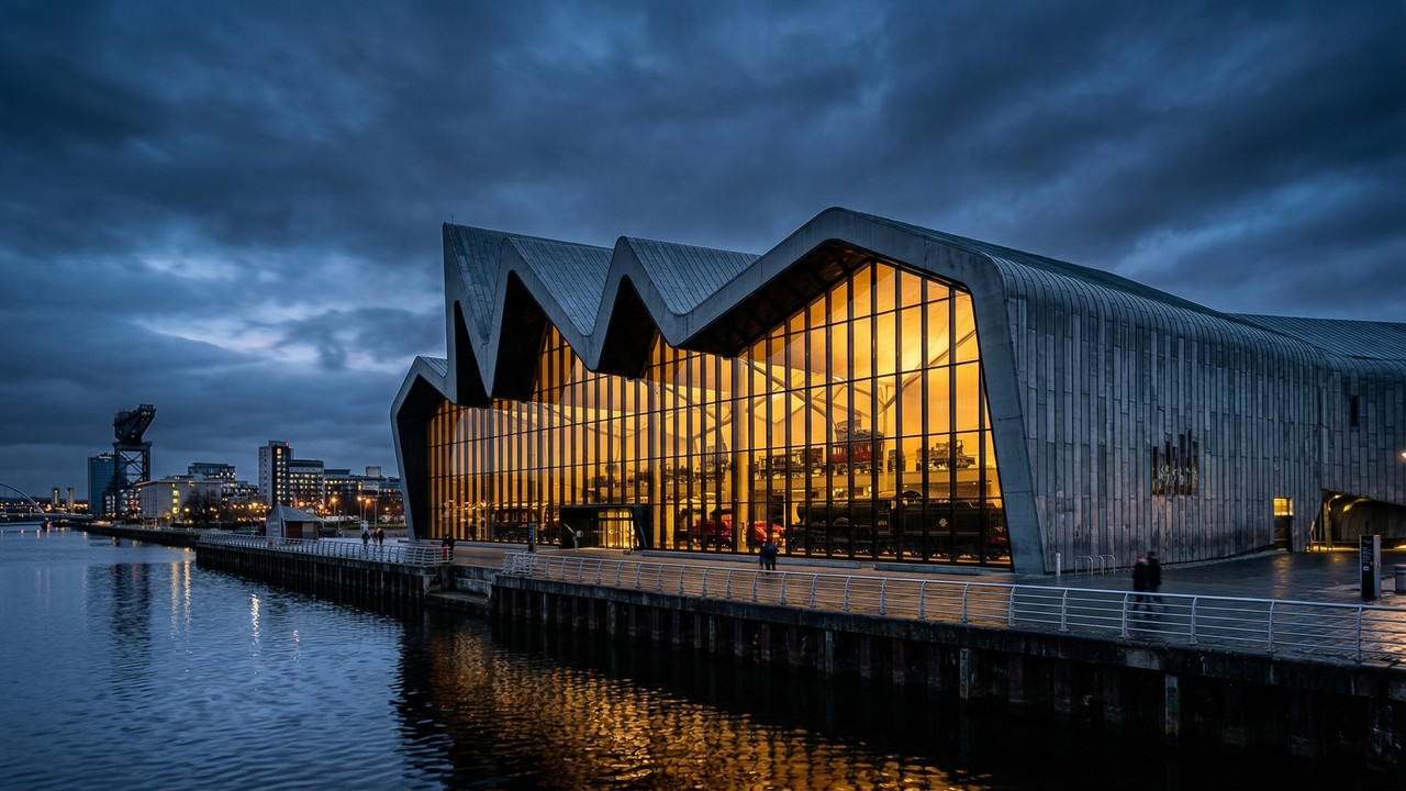 Com seu telhado em zigue-zague de zinco e 3.000 objetos, o museu de Zaha Hadid em Glasgow tornou-se o maior ícone do transporte e design escocês