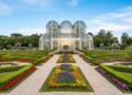 Com sua estrutura de metal e vidro inspirada no Palácio de Cristal de Londres, a estufa de 1991 tornou-se o maior cartão-postal de toda Curitiba
