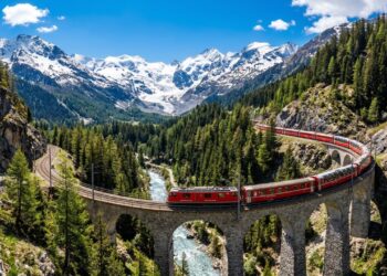 A viagem de trem que atravessa uma paisagem tão bonita que a UNESCO precisou protegê-la