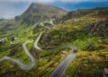 Estrada na Irlanda ganha fama por seu zigue-zague de 1843, pois suas curvas situadas a 334 metros de altitude unem os vales e o litoral de Cork e Kerry