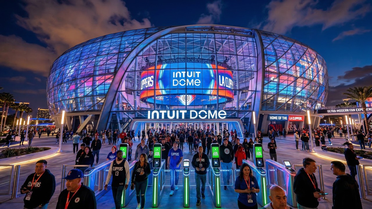 Com custo de US$ 2 de bilhões e um telão 360 graus de 4 mil metros quadrados, a nova arena dos Clippers em Los Angeles é a estrutura esportiva mais avançada do planeta