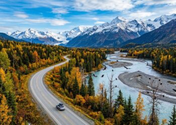 Estrada na Espanha ganha fama por suas falésias vulcânicas, pois seus trechos à beira-mar no Almería cruzam o maior parque natural do Mediterrâneo