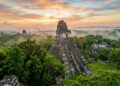 Com pirâmides que atingem 70 metros de altura e datadas do ano 200, as ruínas de Tikal, na Guatemala, tornaram-se o maior centro da civilização maia