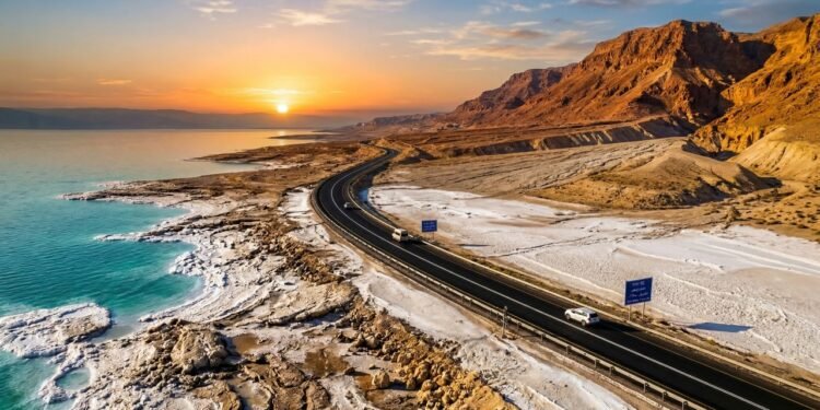 Rodovia na Jordânia ganha fama por ser a mais baixa do mundo, pois seu trajeto a 418 metros abaixo do mar margeia as águas salgadas do Mar Morto