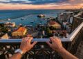 Com 72 metros de altura e estilo Art Déco, o primeiro elevador urbano do mundo une a Cidade Baixa à Alta, sendo o maior cartão-postal de Salvador