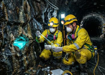 O líquido intocável de 2 bilhões de anos: pesquisadores descem 3 km em mina no Canadá e encontram a água mais antiga já registrada no planeta