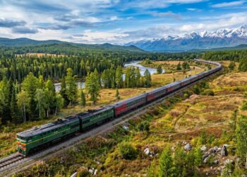 O trem que leva 7 dias para chegar ao destino e atravessa um continente inteiro nos trilhos
