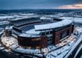 Com custo de US$ 1,7 bilhão e 62 mil lugares, o novo estádio do Buffalo Bills terá 65% dos assentos cobertos, protegendo os fãs do frio extremo