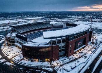 Com custo de US$ 1,7 bilhão e 62 mil lugares, o novo estádio do Buffalo Bills terá 65% dos assentos cobertos, protegendo os fãs do frio extremo