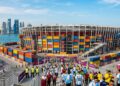 Construído com 974 contêineres e capacidade para 40 mil pessoas, o estádio no Catar, de 2021, foi a primeira arena desmontável da história