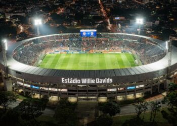 Com capacidade para 21.600 pessoas e inaugurado em 1976, o estádio Willie Davids tornou-se a maior e mais pulsante praça esportiva de Maringá