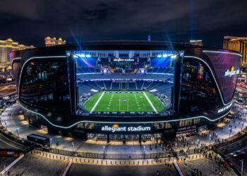 Com custo de US$ 2 bilhões e um campo de grama que desliza sobre trilhos, o Allegiant Stadium virou a arena mais futurista e tecnológica da liga NFL