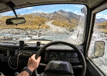 Estrada na Nova Zelândia atinge 1.274 metros de altitude; com 40 km de cascalho e 27 travessias de rio, a Nevis Road é a rota mais alta e selvagem do país