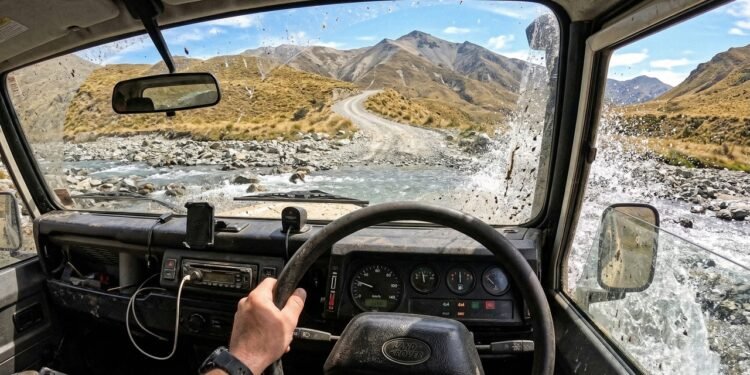 Estrada na Nova Zelândia atinge 1.274 metros de altitude; com 40 km de cascalho e 27 travessias de rio, a Nevis Road é a rota mais alta e selvagem do país