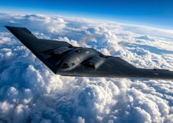 O bombardeiro invisível aos radares que custa dois mil milhões de euros e pode cruzar o mundo sem pousar