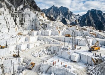 Esqueça o mármore comum, pois esta rocha branca de 2.000 anos vestiu o David de Michelangelo, sendo a obra-prima eterna da Itália