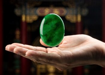 Esqueça o ouro e a prata, pois esta gema verde é a mais resistente e sagrada para a China, sendo a obra-prima eterna da cultura