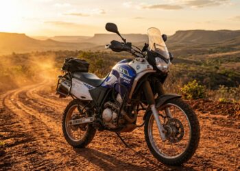 Devorando mais de 400 quilómetros com um único depósito de 16 litros, a lendária moto aventureira do Japão domina as estradas de terra exigindo apenas 18 mil reais